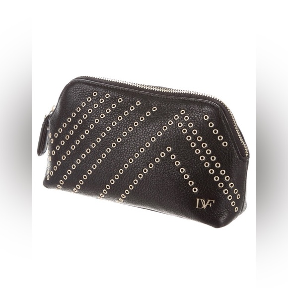 Diane von Furstenberg Grommet cosmetic bag. Black leather with goldtone hardware - Picture 2 of 5